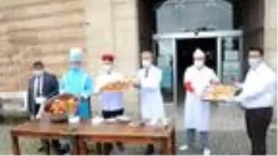 Edirne'de esnaf şükür duası yaptı, ciğerli lokma dağıttı Edirne'de esnaf şükür duası yaptı, ciğerli lokma dağıttı