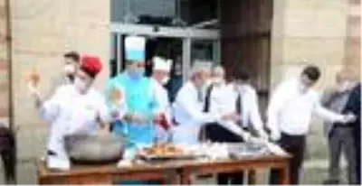 Edirne'de esnaf şükür duası yaptı, ciğerli lokma dağıttı Edirne'de esnaf şükür duası yaptı, ciğerli lokma dağıttı