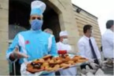 Edirne'de esnaf şükür duası yaptı, ciğerli lokma dağıttı Edirne'de esnaf şükür duası yaptı, ciğerli lokma dağıttı