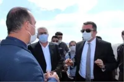 Erzurum Havalimanı pisti bitmeyince Vali çıldırdı: Utancımdan sokağa çıkamam Erzurum Havalimanı pisti bitmeyince Vali çıldırdı: Utancımdan sokağa çıkamam