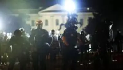 George Floyd protestoları: 'Trump, Beyaz Saray önündeki protestolar sırasında yeraltı sığınağına... George Floyd protestoları: 'Trump, Beyaz Saray önündeki protestolar sırasında yeraltı sığınağına...