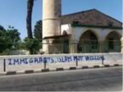 Güney Kıbrıs'ta bulunan Köprülü Camisi'ne çirkin saldırı