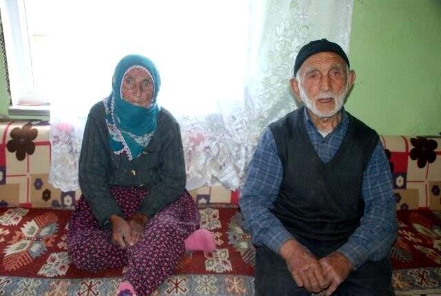 Hırsızlar, yardım bahanesiyle girdikleri evde yaşlı adamın 17 bin lirasını çaldı Hırsızlar, yardım bahanesiyle girdikleri evde yaşlı adamın 17 bin lirasını çaldı