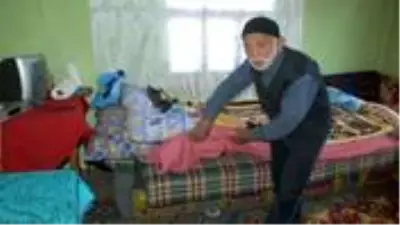 Hırsızlar, yardım bahanesiyle girdikleri evde yaşlı adamın 17 bin lirasını çaldı Hırsızlar, yardım bahanesiyle girdikleri evde yaşlı adamın 17 bin lirasını çaldı