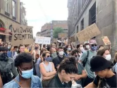 Son Dakika: Hollanda'da Floyd cinayeti protesto edildi Son Dakika: Hollanda'da Floyd cinayeti protesto edildi