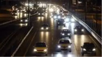 İstanbul'da yasak kalktıktan yarım saat sonra trafik yoğunluğu yüzde 26 oldu İstanbul'da yasak kalktıktan yarım saat sonra trafik yoğunluğu yüzde 26 oldu