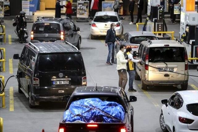 İstanbul'da yasak kalktıktan yarım saat sonra trafik yoğunluğu yüzde 26 oldu İstanbul'da yasak kalktıktan yarım saat sonra trafik yoğunluğu yüzde 26 oldu