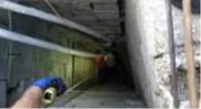 İtfaiye halatla inip, yavru kediyi kurtardı