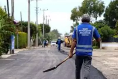 İzmir'de asfalt atağı sürüyor İzmir'de asfalt atağı sürüyor