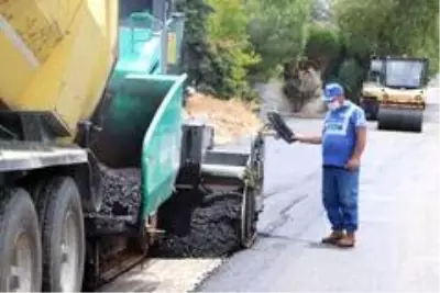 İzmir'de asfalt atağı sürüyor İzmir'de asfalt atağı sürüyor