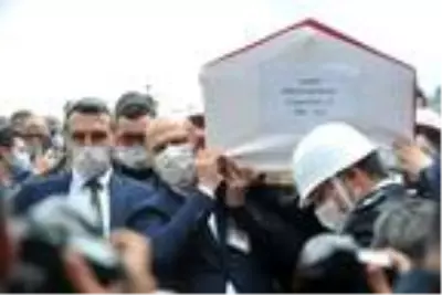 Kavgayı ayırırken şehit olan polis memurunun cenazesi baba ocağında (3)