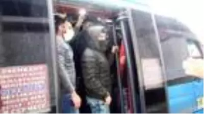Kısıtlamalara uymayan minibüsten 35 yolcu çıktı Kısıtlamalara uymayan minibüsten 35 yolcu çıktı