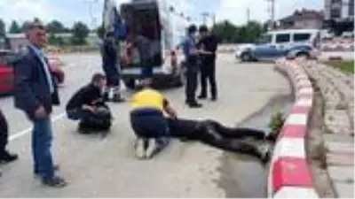 Köpeğe çarpmamak için manevra yapan sürücü, motosikletin devrilmesiyle yaralandı Köpeğe çarpmamak için manevra yapan sürücü, motosikletin devrilmesiyle yaralandı