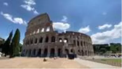 Roma'nın simgesi Kolezyum kapılarını ziyaretçilere açtı Roma'nın simgesi Kolezyum kapılarını ziyaretçilere açtı