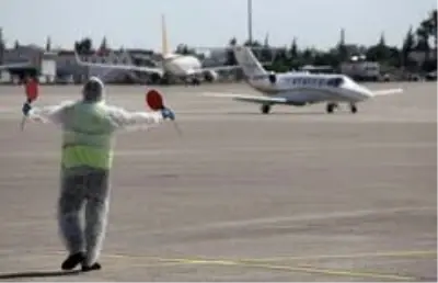Rusya'daki Türk hasta, ambulans uçakla Türkiye'ye getirildi Rusya'daki Türk hasta, ambulans uçakla Türkiye'ye getirildi
