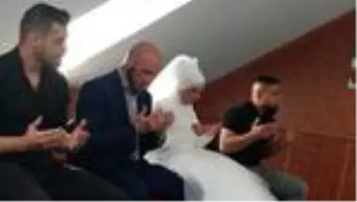 Şampiyon dövüşçü Willi Ott'un ardından nişanlısı da Müslüman oldu