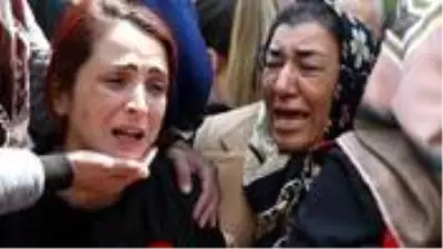 Şehit olan narkotik polisi Erman Özcan’ın cenaze töreninde gözyaşları sel oldu