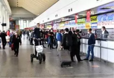 Seyahat kısıtlamasının kaldırılmasının ardından otogarlar doldu Seyahat kısıtlamasının kaldırılmasının ardından otogarlar doldu
