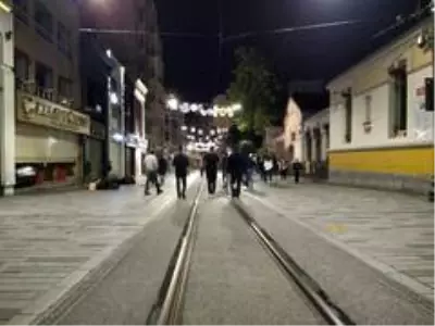 Sokağa çıkma kısıtlaması sona erdi, İstiklal Caddesi havadan görüntülendi Sokağa çıkma kısıtlaması sona erdi, İstiklal Caddesi havadan görüntülendi
