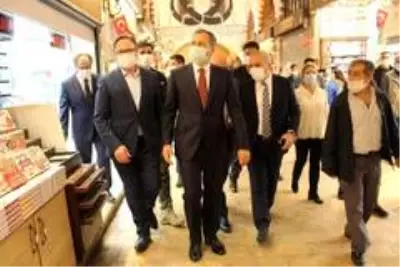 Tarihi Mısır Çarşısı kapılarını dualarla yeniden açtı Tarihi Mısır Çarşısı kapılarını dualarla yeniden açtı
