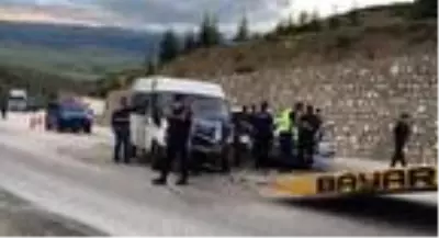 Tarım işçilerini taşıyan minibüs kaza yaptı: Biri 6 aylık bebek 2 kişi öldü, 8 kişi yaralandı Tarım işçilerini taşıyan minibüs kaza yaptı: Biri 6 aylık bebek 2 kişi öldü, 8 kişi yaralandı