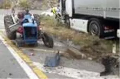 TIR ile traktör çarpıştı: 1 ağır yaralı TIR ile traktör çarpıştı: 1 ağır yaralı