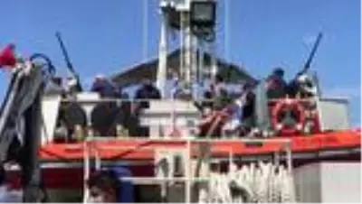 Türkiye'nin ilk yerli sondaj gemisi 'Fatih' Trabzon'a geldi (2) Türkiye'nin ilk yerli sondaj gemisi 'Fatih' Trabzon'a geldi (2)