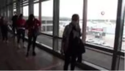 Yeni normal başladı, Sabiha Gökçen Havalimanı'ndan ilk uçuş İzmir'e gerçekleştirildi Yeni normal başladı, Sabiha Gökçen Havalimanı'ndan ilk uçuş İzmir'e gerçekleştirildi
