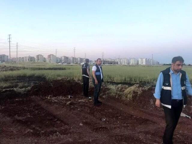 Yerleşim yerlerinin yanındaki tarım arazilerine 5 ton kimyasal atık döken özel bir şirketin şoförleri suçüstü yakalandı Yerleşim yerlerinin yanındaki tarım arazilerine 5 ton kimyasal atık döken özel bir şirketin şoförleri suçüstü yakalandı