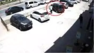 20 bin liralık altını saniyeler içinde çalan zanlılar, kadınlarla alem yapmaya gidince yakayı ele verdi 20 bin liralık altını saniyeler içinde çalan zanlılar, kadınlarla alem yapmaya gidince yakayı ele verdi