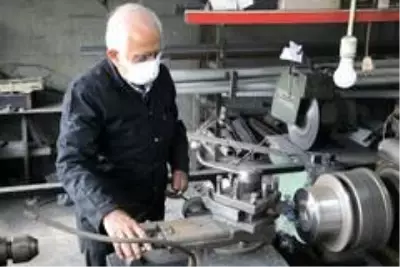 86 yaşındaki Nazım usta, günler sonra tezgahının başına geçti 86 yaşındaki Nazım usta, günler sonra tezgahının başına geçti