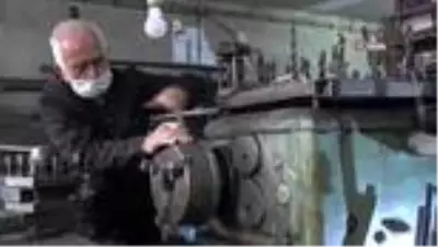86 yaşındaki Nazım usta, günler sonra tezgahının başına geçti 86 yaşındaki Nazım usta, günler sonra tezgahının başına geçti