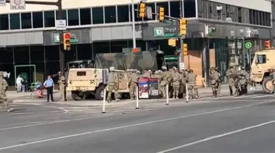 ABD’de protestolar sonrası göreve çağrılan Ulusal Muhafızlar şehir merkezinde görüntülendi