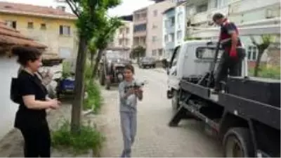 Ağaçta kalan dronu vefa ekibi kurtardı Ağaçta kalan dronu vefa ekibi kurtardı