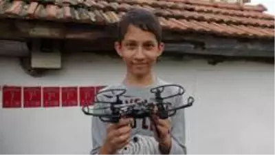 Ağaçta kalan dronu vefa ekibi kurtardı Ağaçta kalan dronu vefa ekibi kurtardı