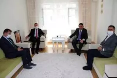 AK Parti'li milletvekillerinden Barış Çakan'ın ailesine taziye ziyareti AK Parti'li milletvekillerinden Barış Çakan'ın ailesine taziye ziyareti