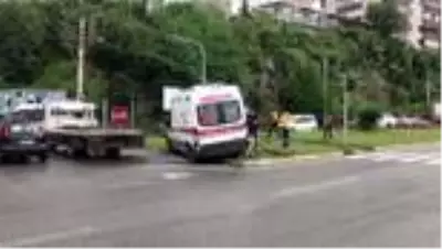 Son dakika haberi... Ambulans ile otomobil çarpıştı: 1 ölü, 1 yaralı Son dakika haberi... Ambulans ile otomobil çarpıştı: 1 ölü, 1 yaralı