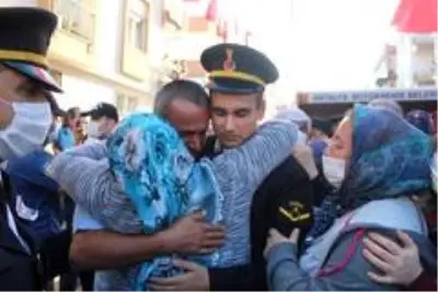 Antalya şehidini uğurluyor Antalya şehidini uğurluyor