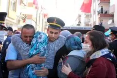 Antalya şehidini uğurluyor Antalya şehidini uğurluyor