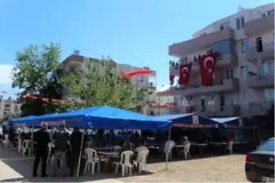 Antalya şehidini uğurluyor Antalya şehidini uğurluyor