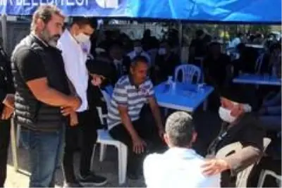 Antalya şehidini uğurluyor Antalya şehidini uğurluyor