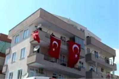 Antalya şehidini uğurluyor Antalya şehidini uğurluyor