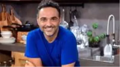Şef Arda Türkmen, kendisinden 15 yaş küçük fenomen Melodi Erbirliler ile aşk yaşamaya başladı Şef Arda Türkmen, kendisinden 15 yaş küçük fenomen Melodi Erbirliler ile aşk yaşamaya başladı