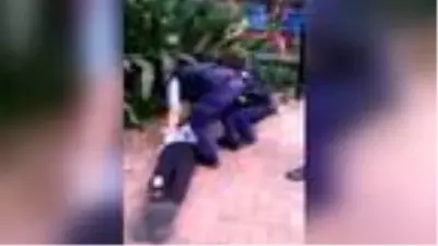 ABD'den sonra şimdi de Avustralya! polis 17 yaşındaki siyahi genci böyle gözaltına aldı ABD'den sonra şimdi de Avustralya! polis 17 yaşındaki siyahi genci böyle gözaltına aldı
