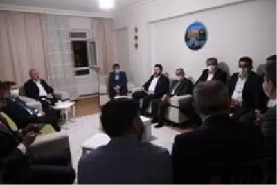 Bakan Soylu ve Başkan Sayan'dan Ağrılı Barış Çakan'ın ailesine taziye ziyareti Bakan Soylu ve Başkan Sayan'dan Ağrılı Barış Çakan'ın ailesine taziye ziyareti