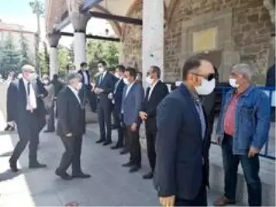 Bakan Yardımcısı Dere'nin babası son yolculuğuna uğurlandı Bakan Yardımcısı Dere'nin babası son yolculuğuna uğurlandı