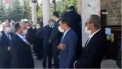 Bakan Yardımcısı Dere'nin babası son yolculuğuna uğurlandı Bakan Yardımcısı Dere'nin babası son yolculuğuna uğurlandı