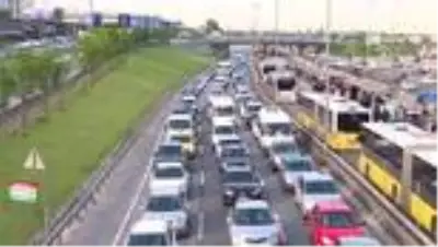 Son dakika haberi: Bazı noktalarda trafik yoğunluğu yaşanıyor
