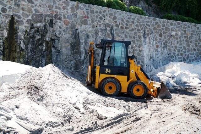 Bodrum'da mermer tozunu 'beyaz kum' diye serecek olan 5 yıldızlı otele 345 bin lira ceza kesildi Bodrum'da mermer tozunu 'beyaz kum' diye serecek olan 5 yıldızlı otele 345 bin lira ceza kesildi