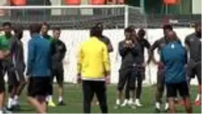 Bülent Uygun'dan sitem: 'Bu işin emekçisi olan futbolcular ve teknik direktörlerle konuşulmadı' Bülent Uygun'dan sitem: 'Bu işin emekçisi olan futbolcular ve teknik direktörlerle konuşulmadı'